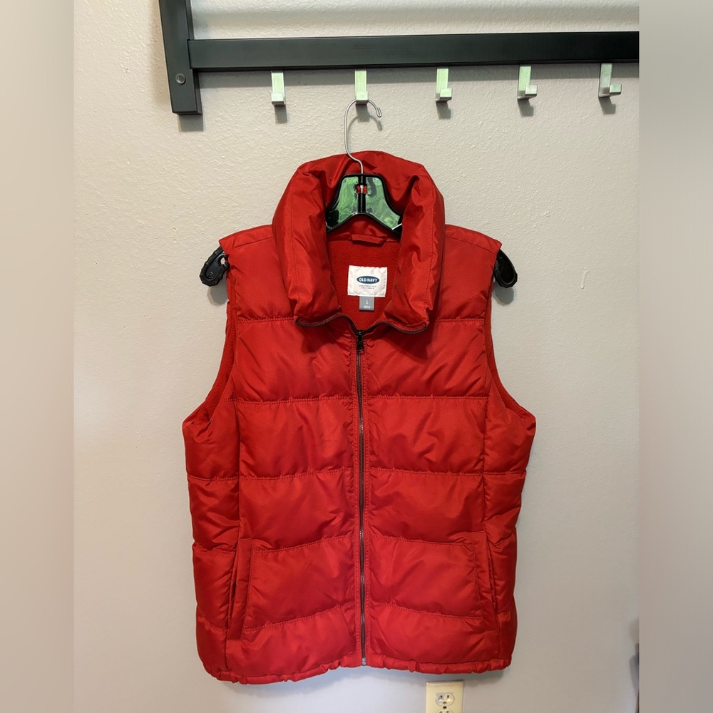 Old Navy Gender Neutral Sz L Red Zip-Up Sleeveless Puffer Vest - gently worn
